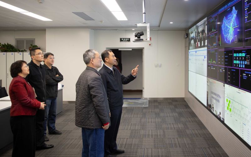 河南省分行行领导慰问参加年终决算...